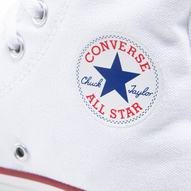На снимката се вижда логото на марка Converse
