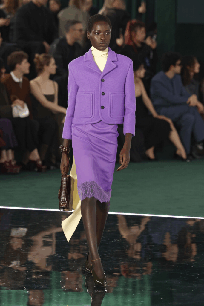 моден цвят за есента и зимата 2025/2026 на подиума на Gucci